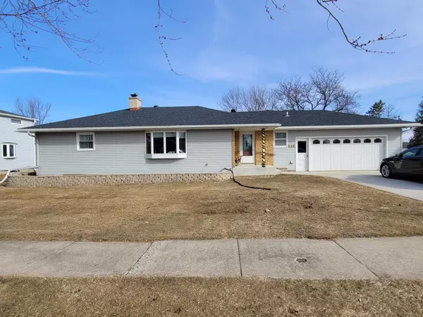 106 NW Lewison ST, Adams, MN 55909