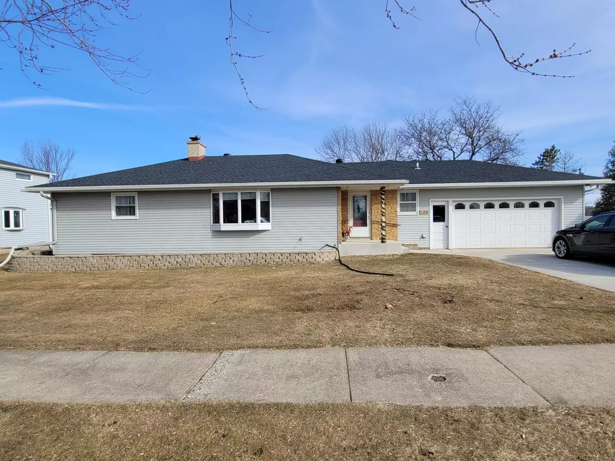 Adams, MN 55909,106 NW Lewison ST