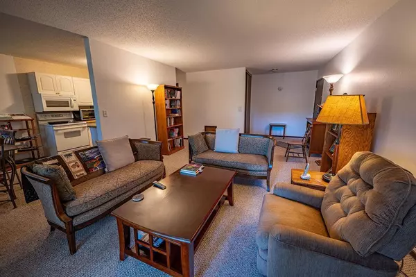 Hudson, WI 54016,907 Coulee RD #201