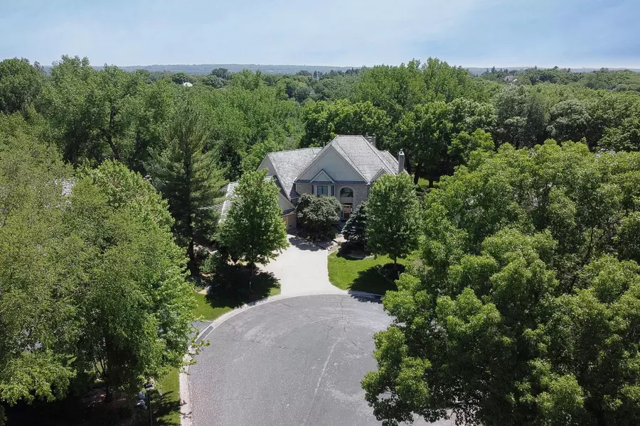 10307 Bucks WAY, Eden Prairie, MN 55347