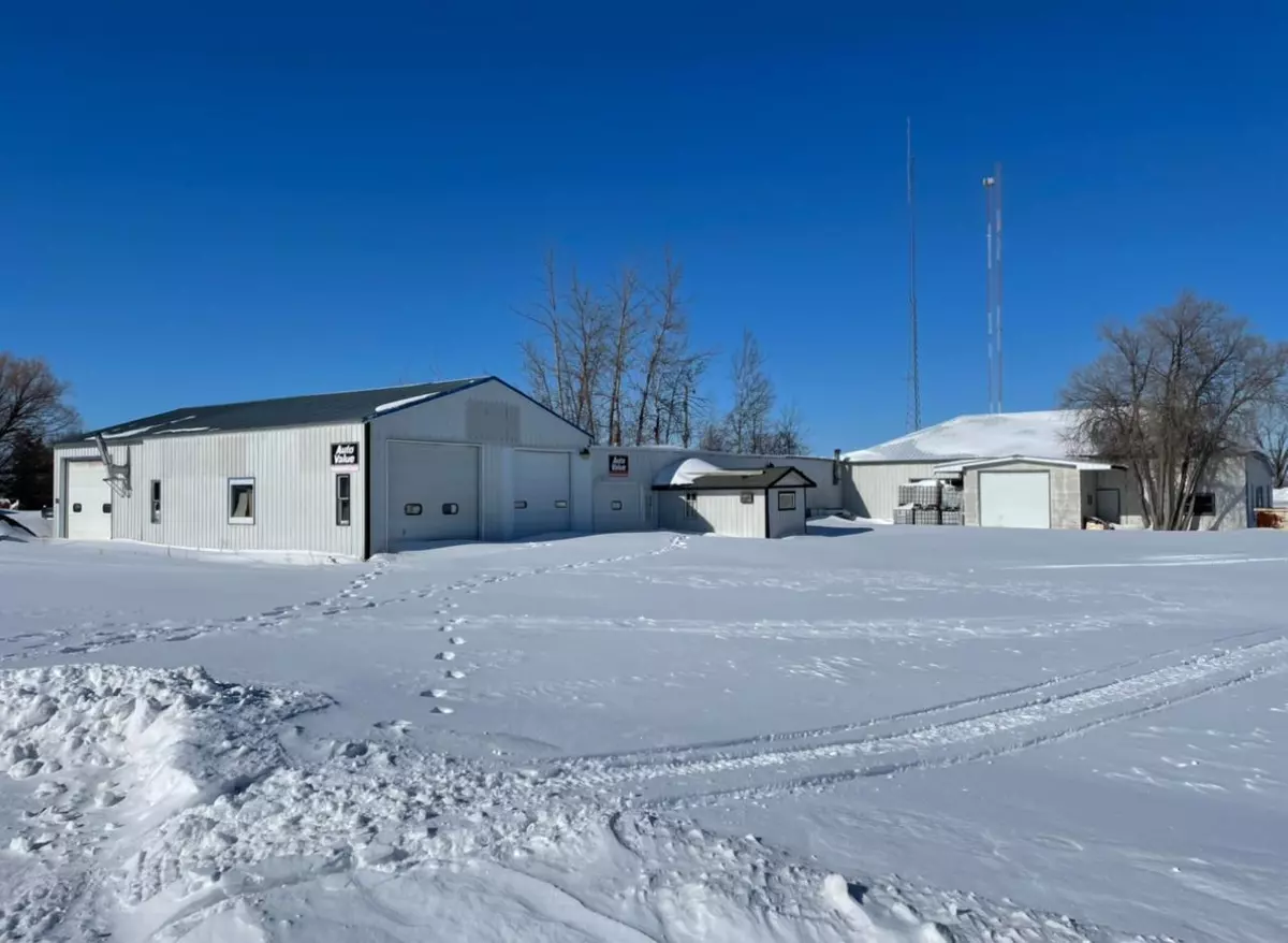 Roseau, MN 56751,305 5th Ave NW