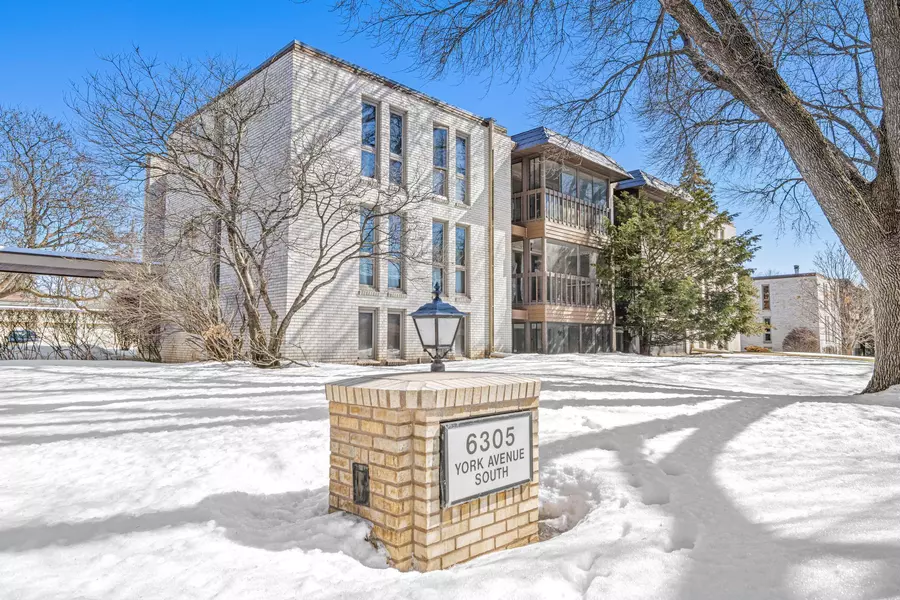 6305 York AVE S #102, Edina, MN 55435