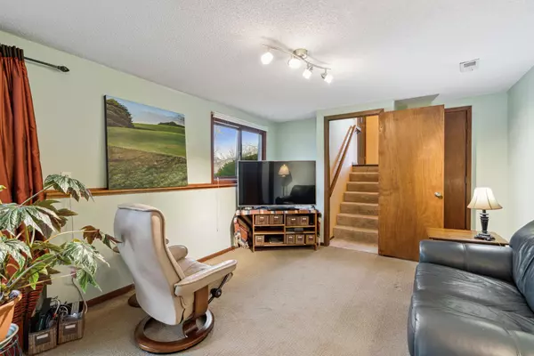 Bloomington, MN 55438,7256 Woodstock DR