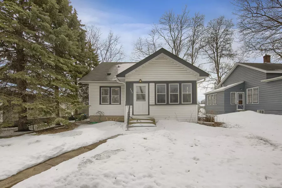 888 Dodd RD, West Saint Paul, MN 55118