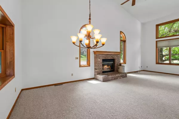 Burnsville, MN 55337,829 Bryant LN