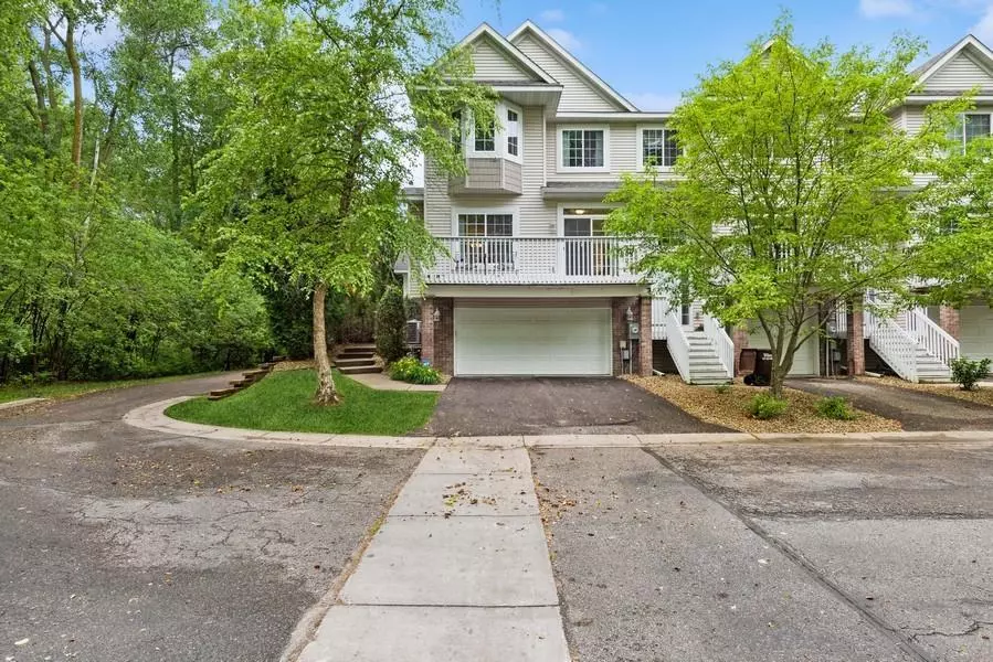 Maplewood, MN 55119,2320 Lower Afton RD E #424