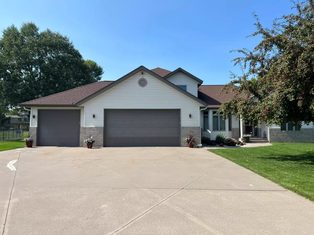 Saint Michael, MN 55376,605 Holly CIR SW