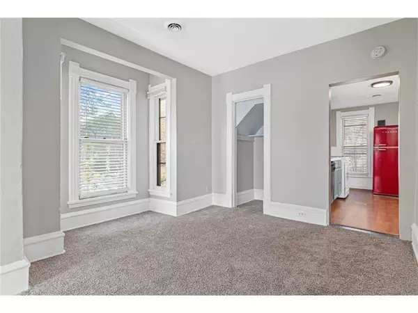 Minneapolis, MN 55418,2411 Fillmore ST NE