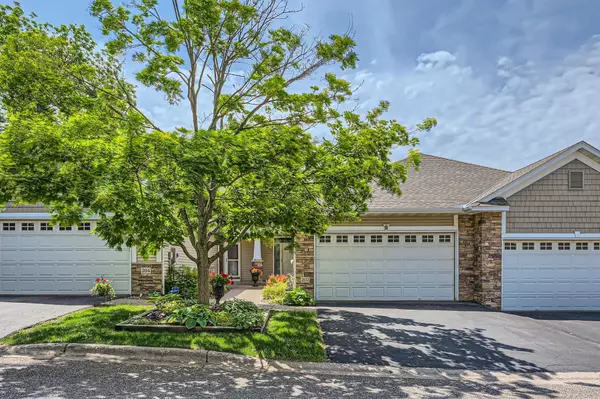 202 Thompson AVE E, West Saint Paul, MN 55118