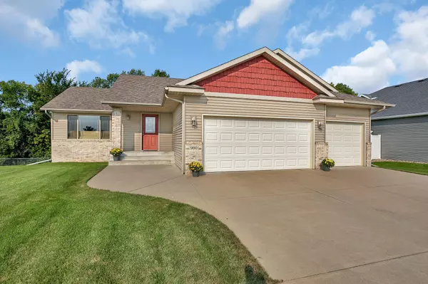 980 Waters Edge CIR, Avon, MN 56310