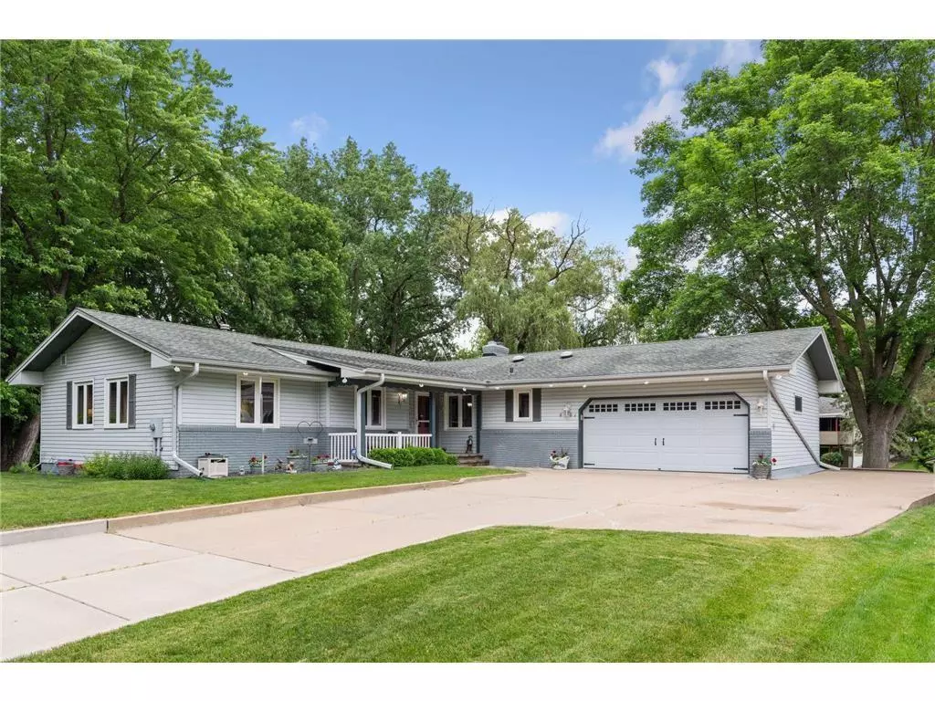 Edina, MN 55439,6401 Doron LN