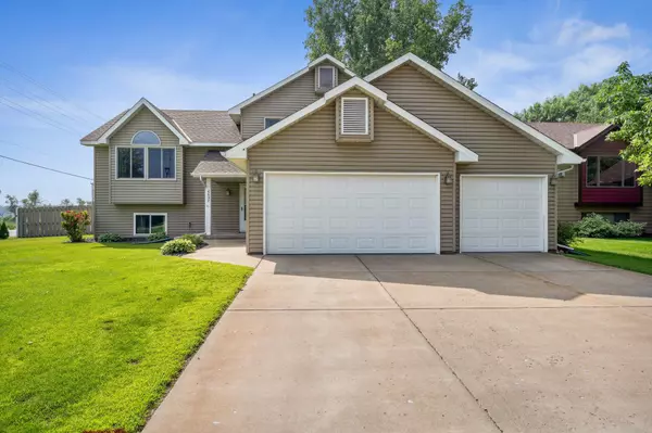 6692 Blue Heron DR, Lino Lakes, MN 55014