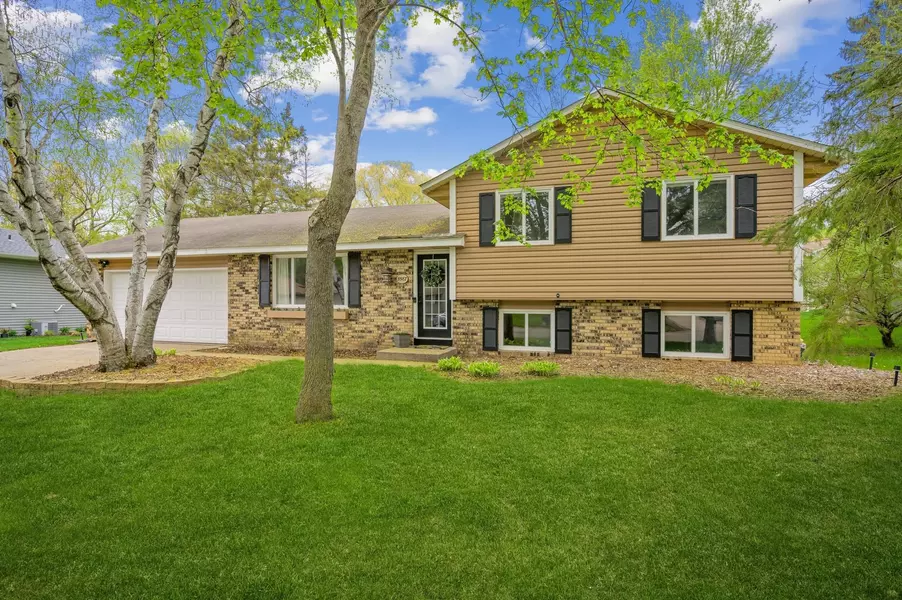 5587 136th Street CT, Apple Valley, MN 55124