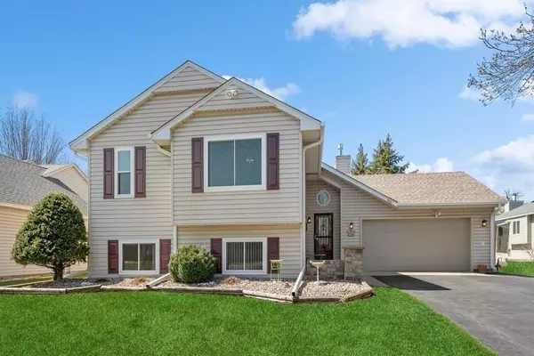 988 Savannah RD,  Eagan,  MN 55123