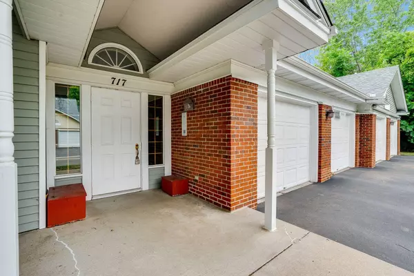 Maplewood, MN 55117,717 Larpenteur AVE E #717E