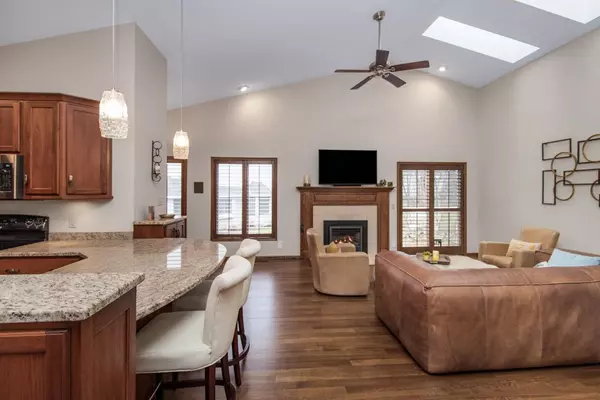 Wayzata, MN 55391,506 Holly CIR