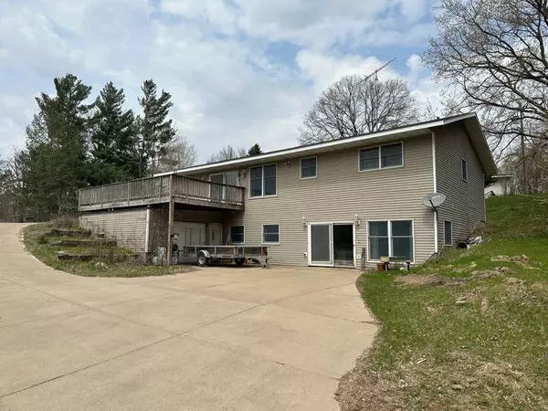 1209 17th AVE E, Menomonie, WI 54751