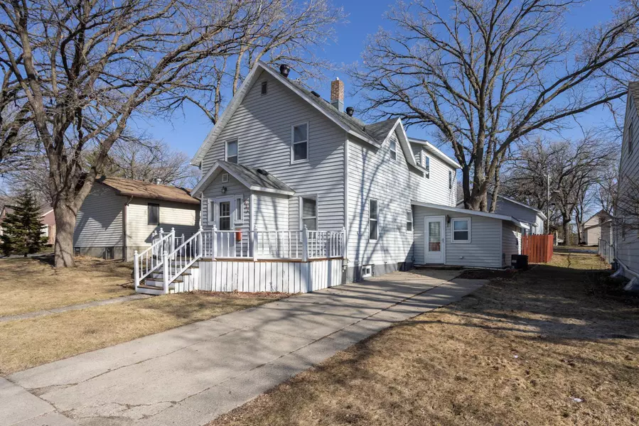 822 W Summit AVE, Fergus Falls, MN 56537