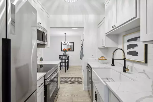 Saint Paul, MN 55102,26 10th ST W #407