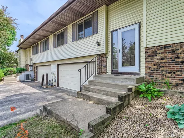 Vadnais Heights, MN 55127,905 Heritage CT W