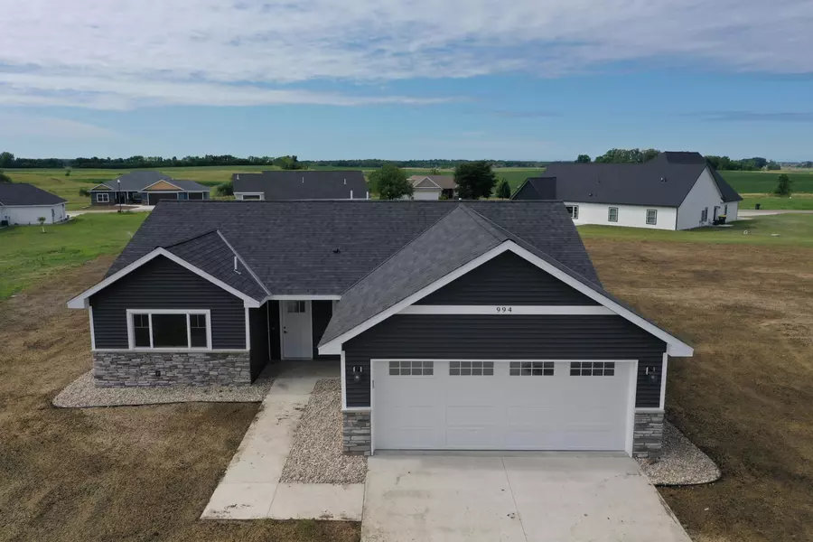 994 City Heights Dr, Willmar Twp, MN 56201
