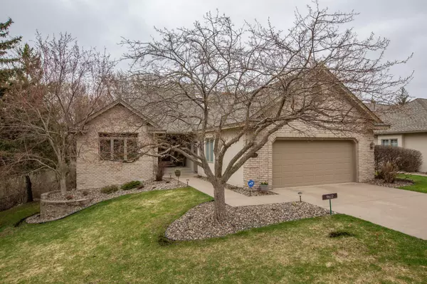 Eden Prairie, MN 55347,9612 Falcons WAY