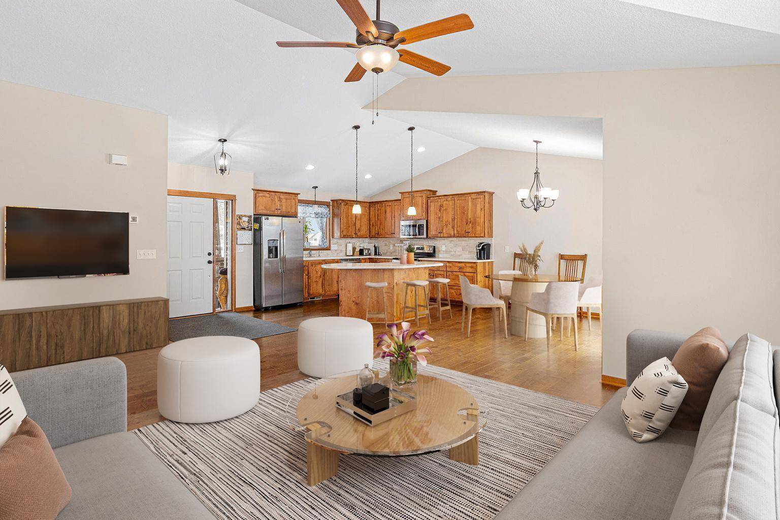 600 Nelson LN, Center City, MN 55012