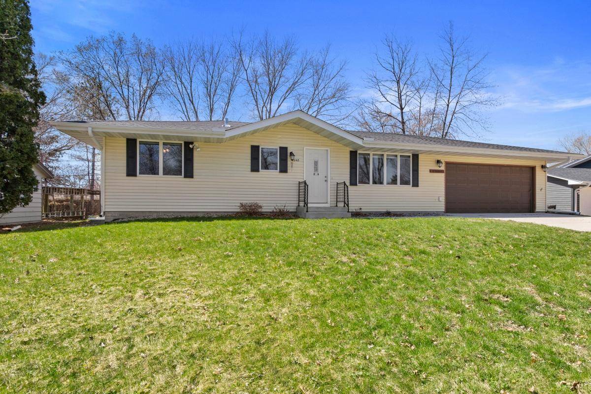 1048 Tyler ST S,  Shakopee,  MN 55379