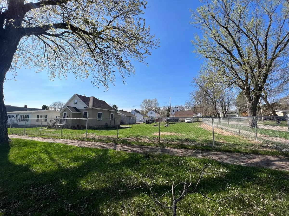 Chisholm, MN 55719,327 7th ST SW