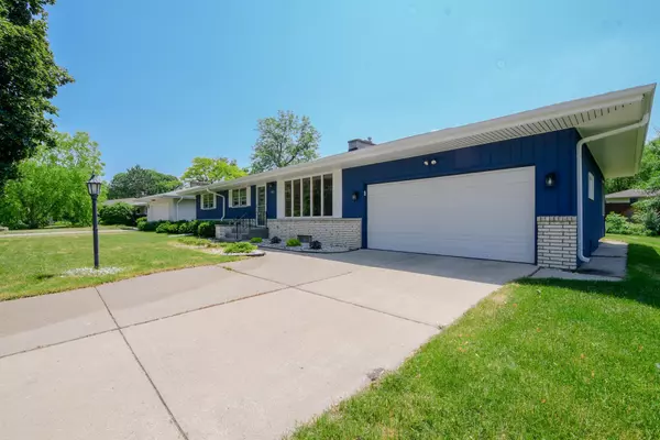 Roseville, MN 55112,1432 Glenhill RD