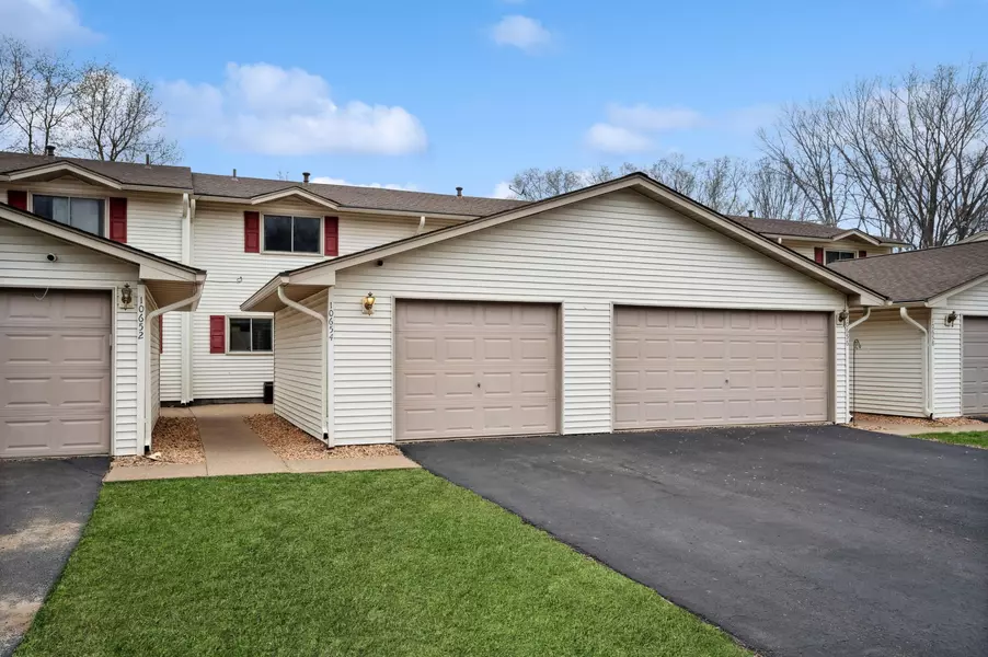 10654 Hummingbird ST NW, Coon Rapids, MN 55433