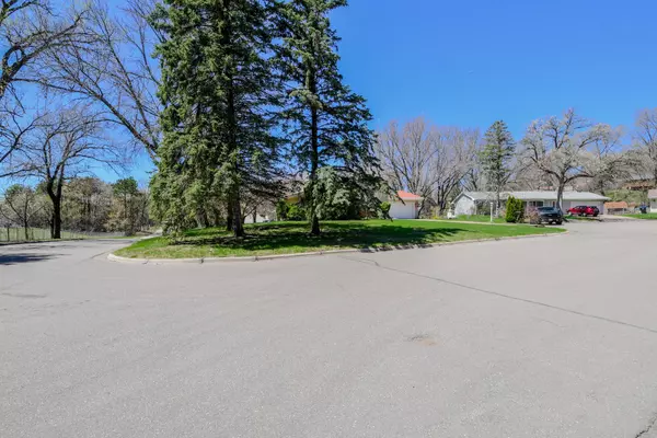 Roseville, MN 55113,263 Capitol View CIR