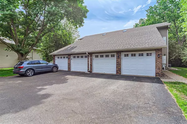 Vadnais Heights, MN 55127,987 Pond View CT