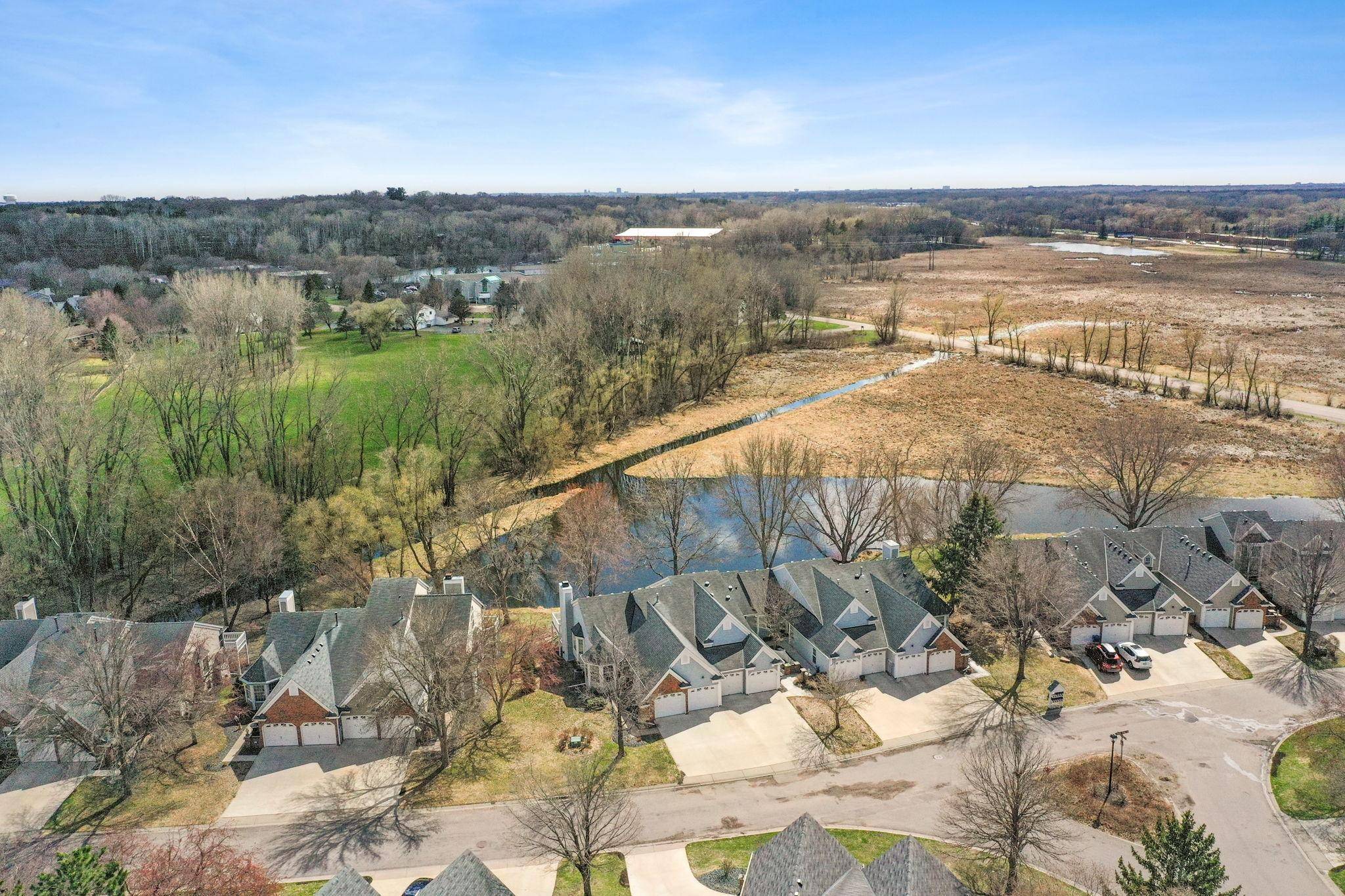 1266 Pond View LN, White Bear Twp, MN 55110