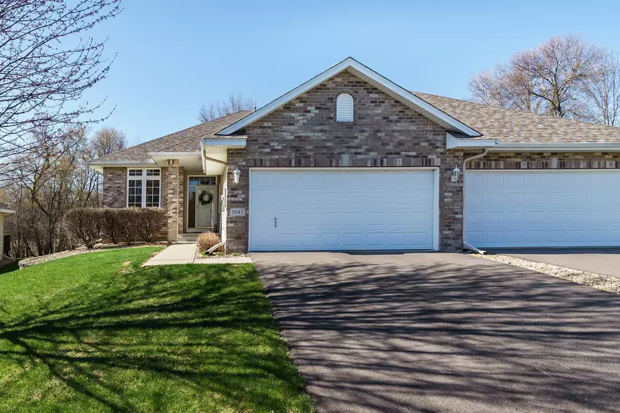 5043 E Oak Point DR, Prior Lake, MN 55372