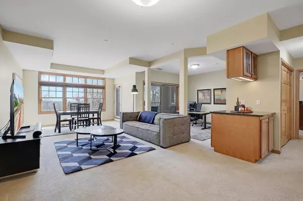 Burnsville, MN 55306,500 Greenhaven DR #213