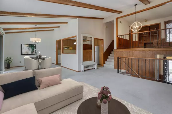 Eden Prairie, MN 55346,6933 Edenvale BLVD