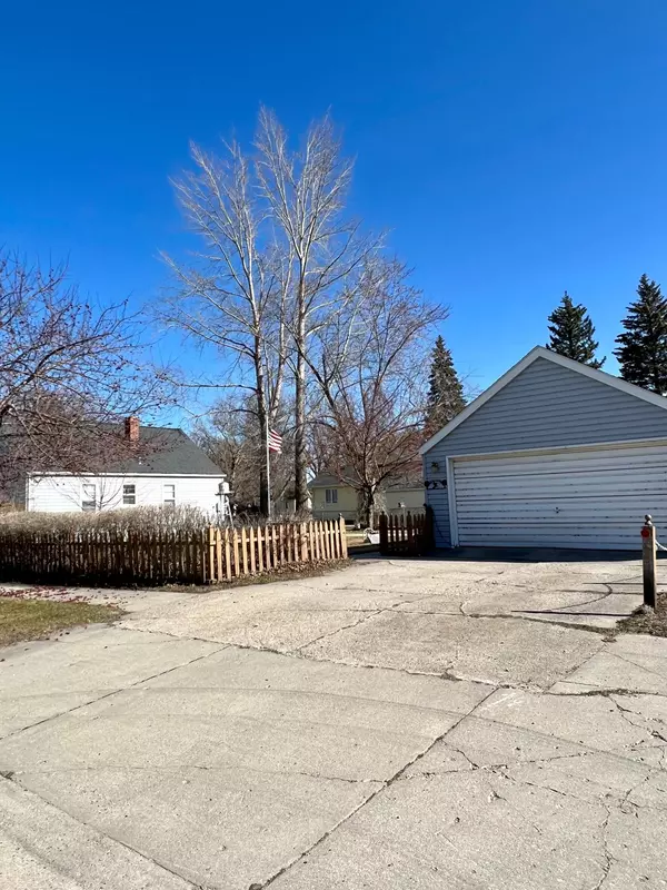 Thief River Falls, MN 56701,941 Main AVE N