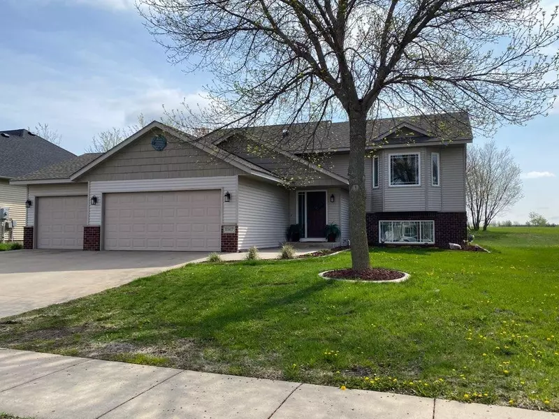 1507 English AVE NW, New Prague, MN 56071