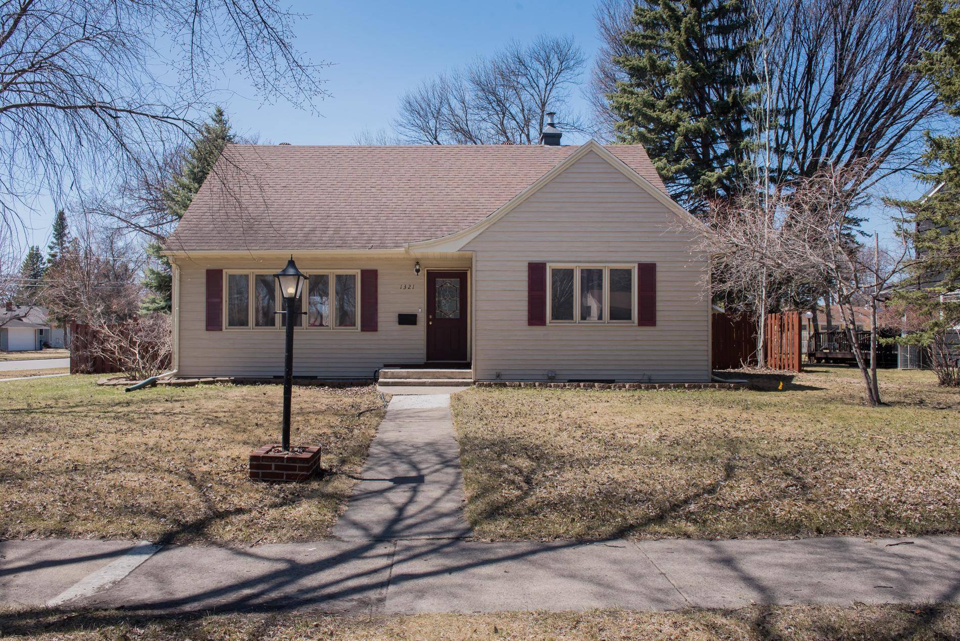 1321 15th ST S,  Moorhead,  MN 56560