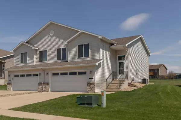 2104 Petersen DR NW, Stewartville, MN 55976