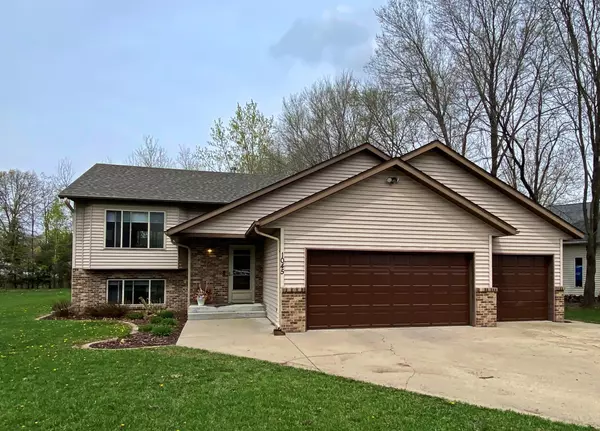 1045 Sunwood Park LN, Waite Park, MN 56387