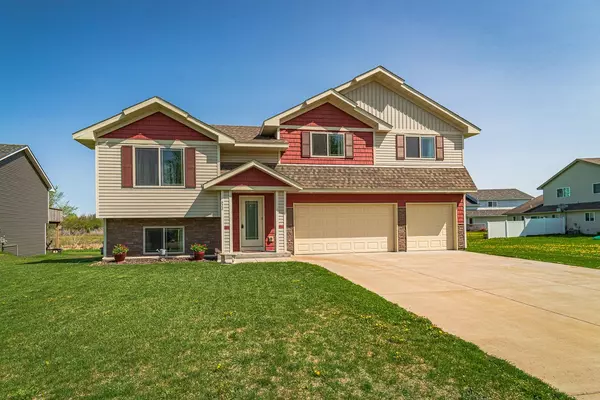 622 Horseshoe LN, Braham, MN 55006