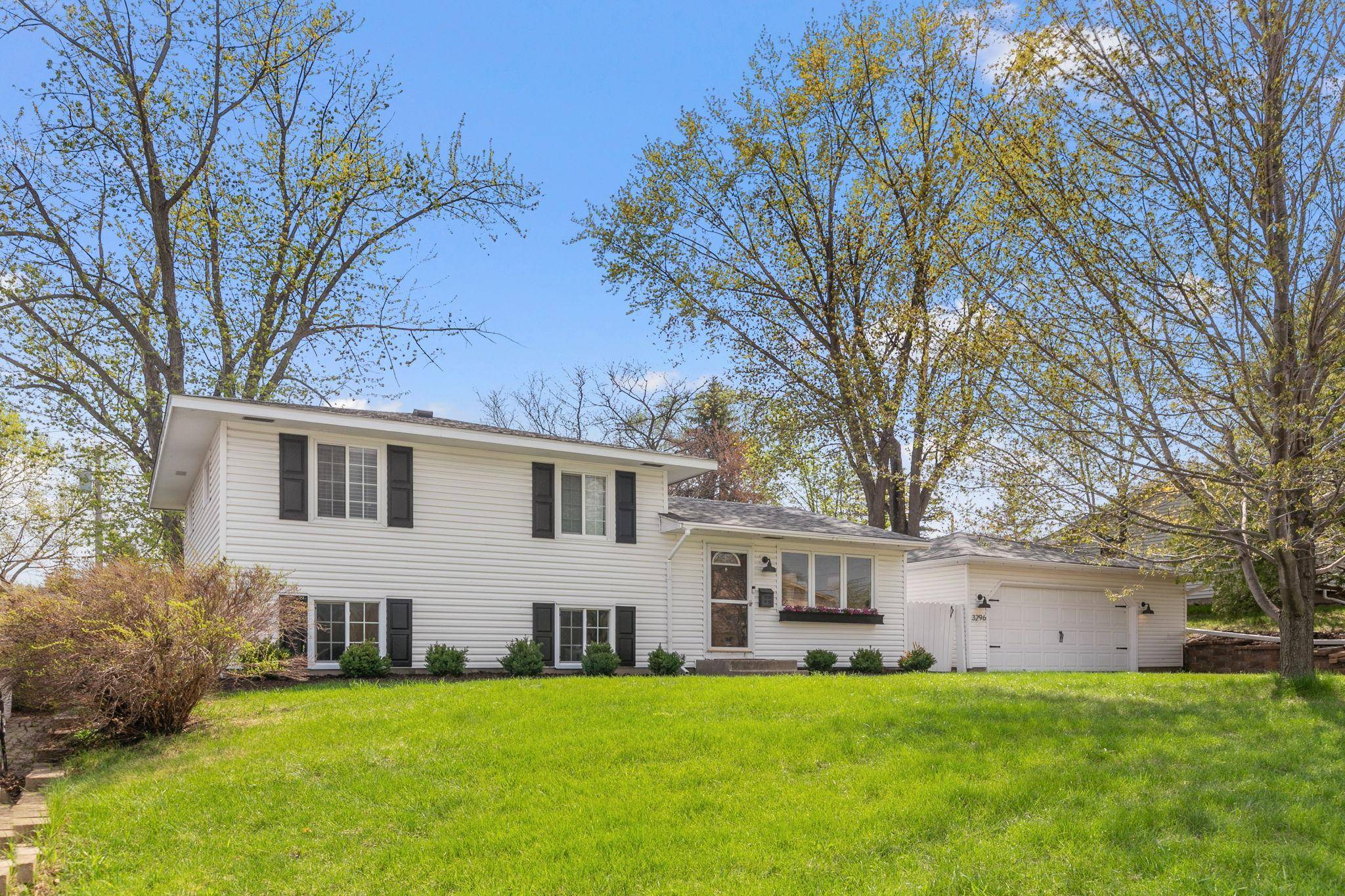 3296 70th ST E, Inver Grove Heights, MN 55076