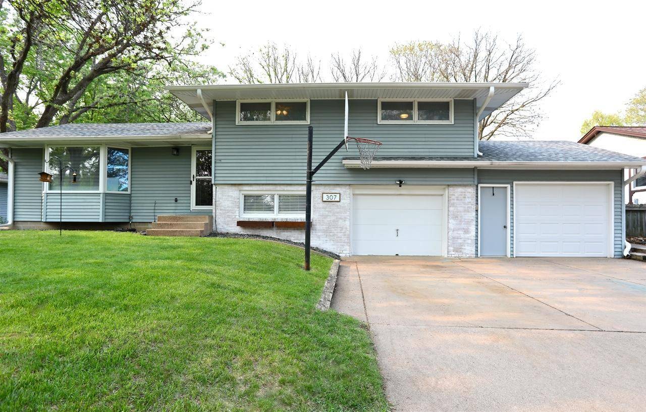 307 97th LN NW, Coon Rapids, MN 55433