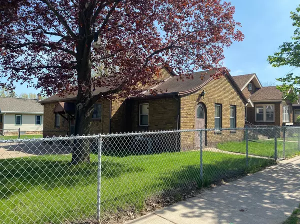 2002 Birch ST, Eau Claire, WI 54703