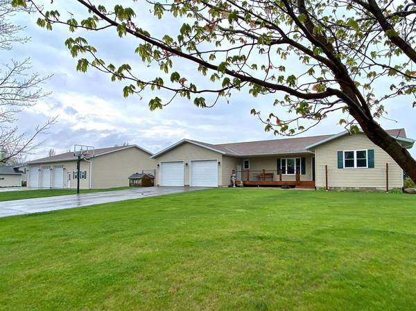 133 Penny LN,  Le Roy,  MN 55951