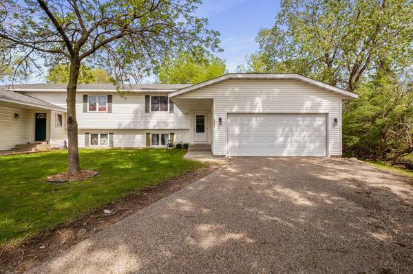 14600 Southpointe CT, Burnsville, MN 55306