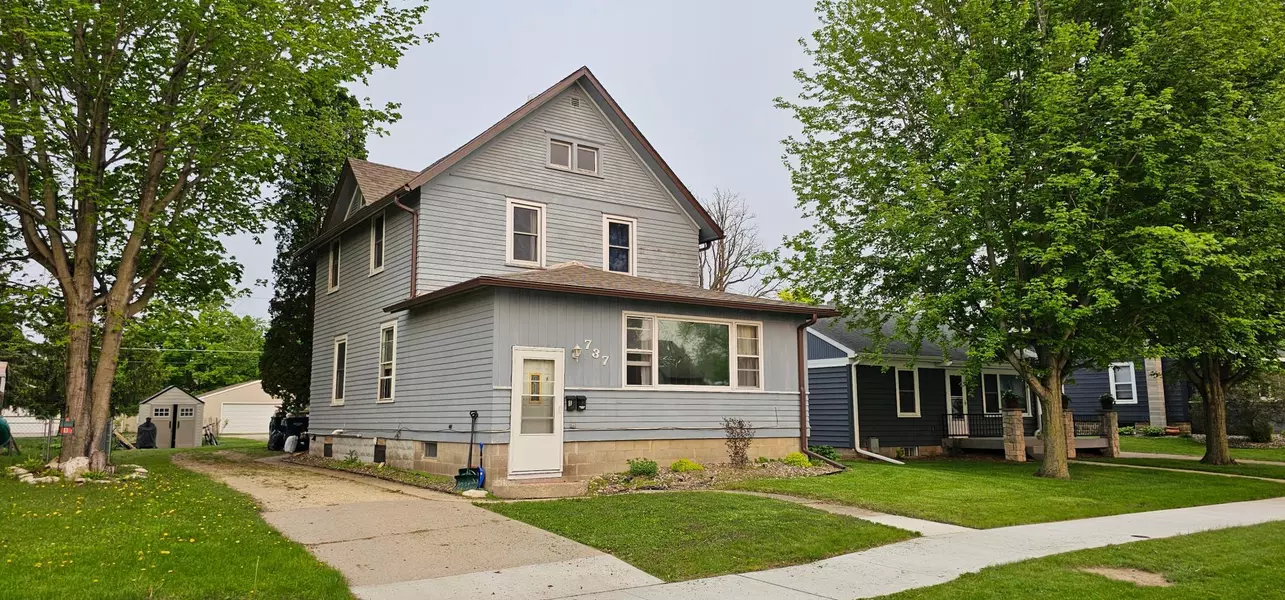737 Wabasha AVE, Saint Charles, MN 55972