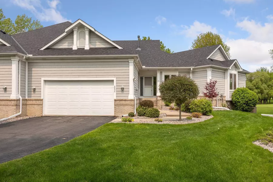 8804 Pointe Vista DR, Victoria, MN 55386